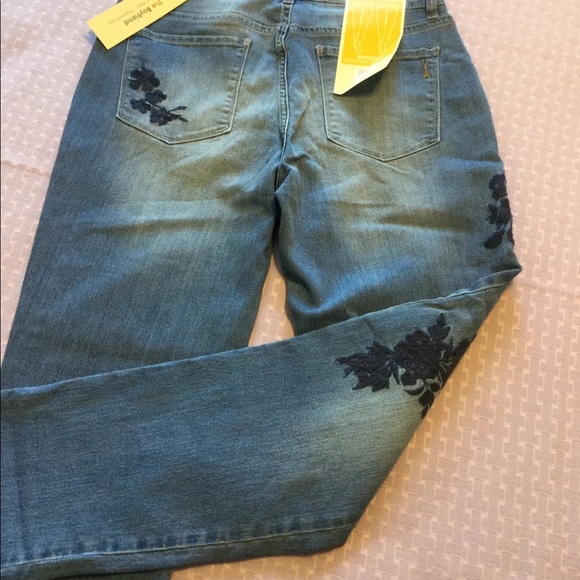 LAST! Size 6 Fit like 8 NWT Embroidered Boyf - Picture 5 of 9